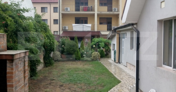 Casa de vanzare cu 3 camere, avand suprafata de 168 mp situa