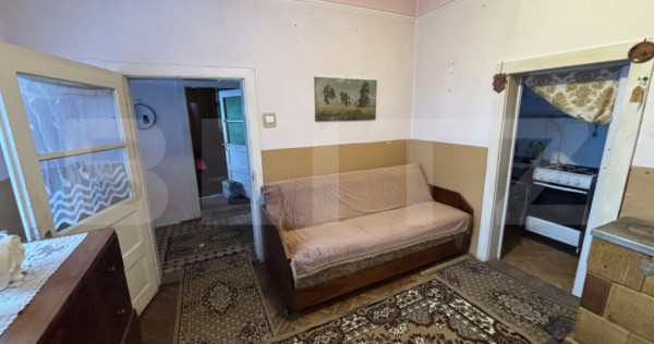 Casa de vanzare, cu 2 camere.