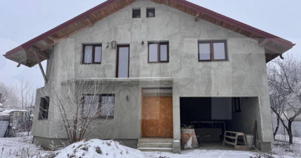 Casă la gri cu teren 1000mp cu priveliște superbă - Iazul