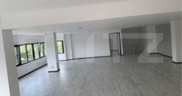Birou + Hala de vanzare, 300 mp, zona Suseni
