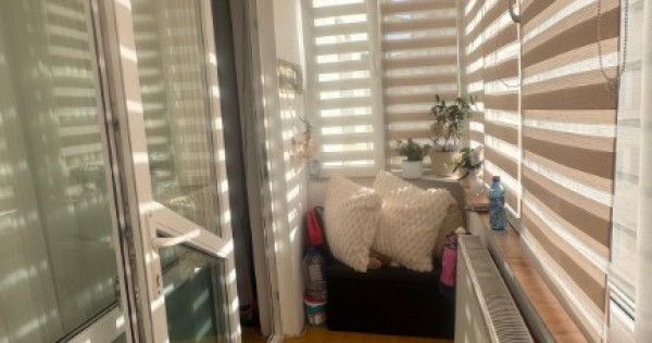 Vă propunem spre v&acirc;nzare un apartament cu 2 camere, decomandat, situat