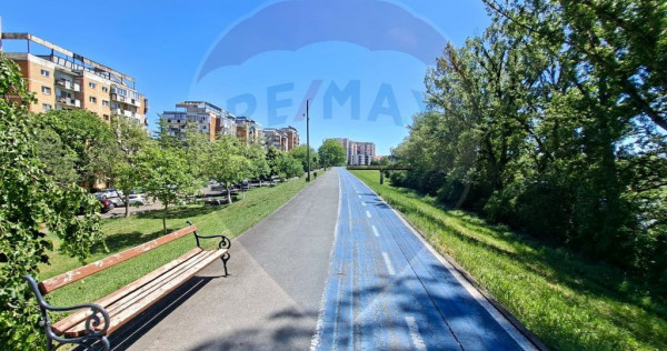 Zona 300, 3 camere, etaj 2, trei balcoane, fără comision !