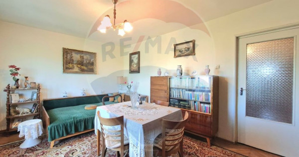 Zona 300, 3 camere, etaj 2, trei balcoane, fără comision . Pret fix !