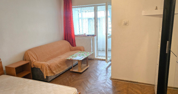 Vand garsoniera in Deva, etaj 3, mobilata, utilata, zona Strand