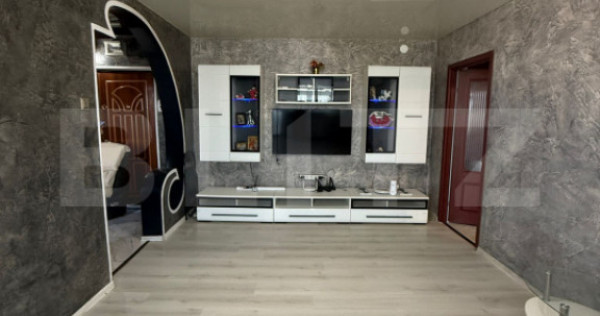 Apartament 3 camere, semidecomandat, 59 mp, stradal, zona Mi
