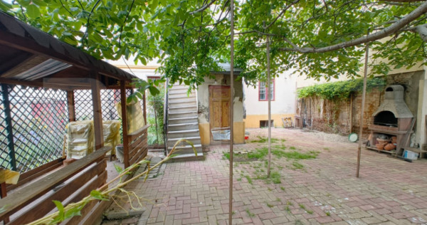 Casa de vanzare, 240 mp, zona Centru