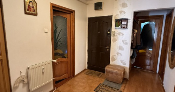 Apartament 3 camere, decomandat Str. Mihai Viteazu