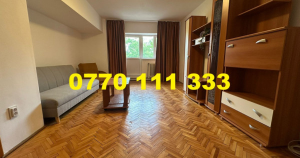 - Spatios! Apartament 2 camere, Independentei, etaj 3.