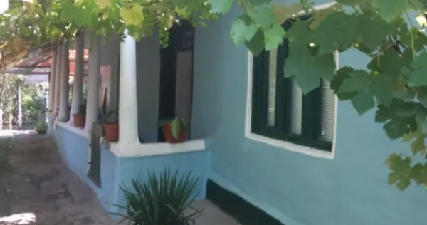 Vand casa locuibila Izvoarele