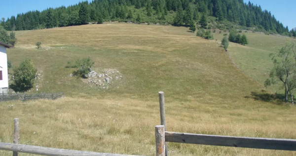 V&acirc;nd teren intravilan Fundata 5200mp