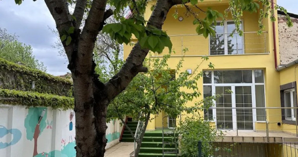 De inchiriat vila spațioasă &icirc;n zona Tineretului sector 4