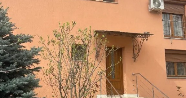 Vilă de lux spatiu de v&acirc;nzare zona Titan Parcul Teilor Ozana