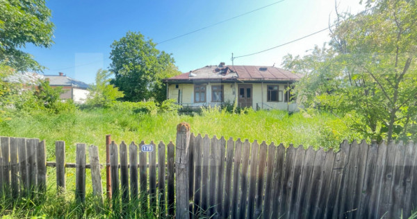 Casă bătr&acirc;nească de v&acirc;nzare &icirc;n Tocileni, cu teren gene