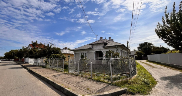 Casă zona semicentrală T&acirc;rgu Neamt l&acirc;ngă cafeneaua Danioti,gaz,curent