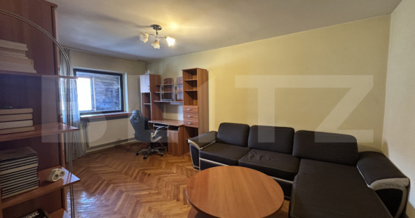 Apartament cu 3 camere decomandate, 62 mp - Central