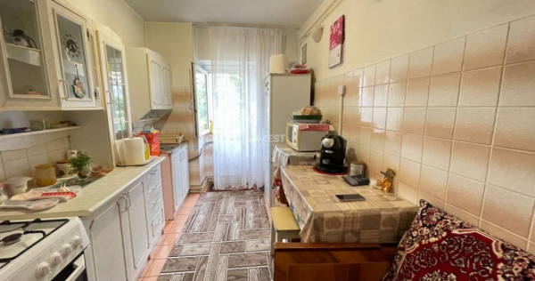 Apartament de vanzare cu 3 camere, 2 băi zona Pacurari- Uni
