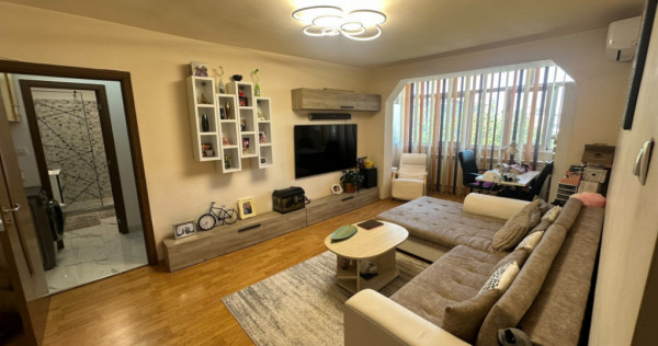 Apartament 3 camere, 70 mp + balcon, 2 băi, centrală nouă