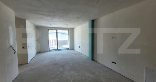 OPORTUNITATE! Apartament cu 3 camere, geam la baie, zona Int
