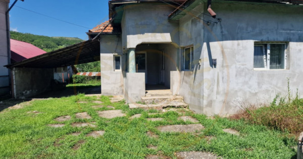 Casă cărămidă 4 camere + anexe - Călinești - Vrăneșt