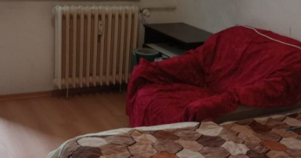 Apartament 3 camere de v&acirc;nzare &ndash; Sector 4, Apărătorii Patriei