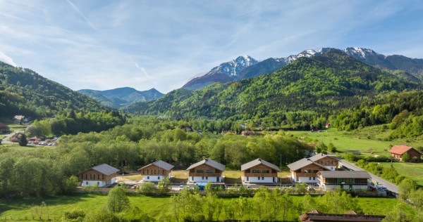 La poalele Bucegilor, ultimul chalet din proiectul Alpini...