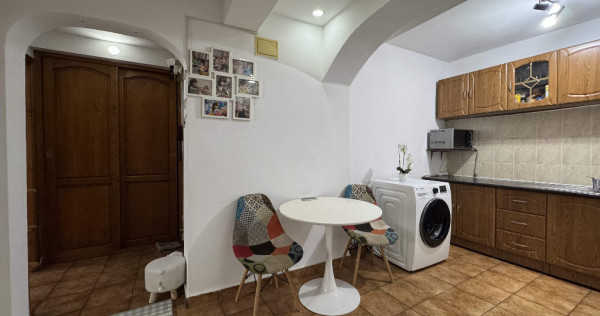 2 cam. etaj 2, decomandat, 50 mp. str. Unirii, zona centrala