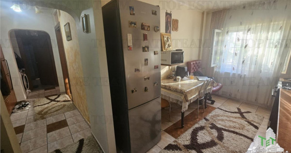 Apartament 4 camere bloc ''80 langa metrou/Piata Crangasi