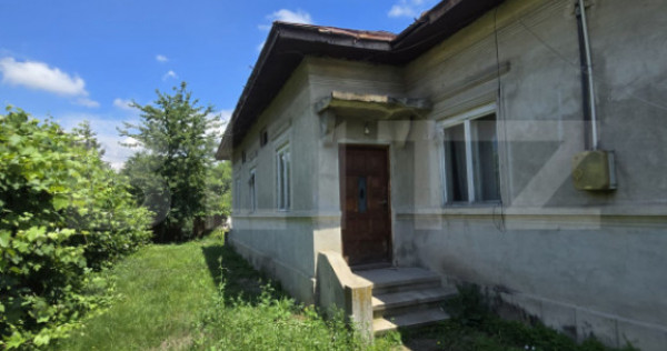 Casă 65 mp, teren de 1.500 mp, zona Titu