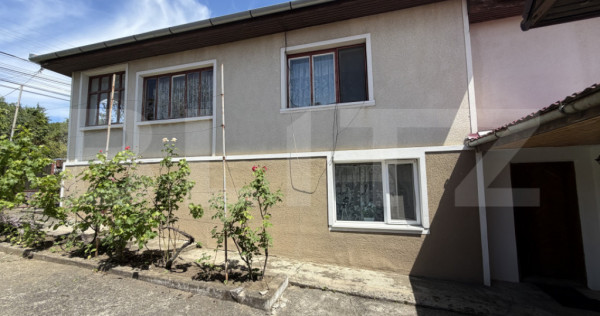 Casă de vanzare, 5 camere și un teren de 500 mp