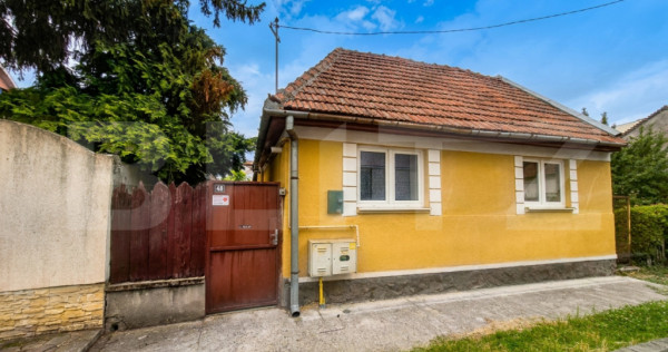 Casa cu 2 camere de vanzare, 50 mp, teren 335 mp, strada Mar