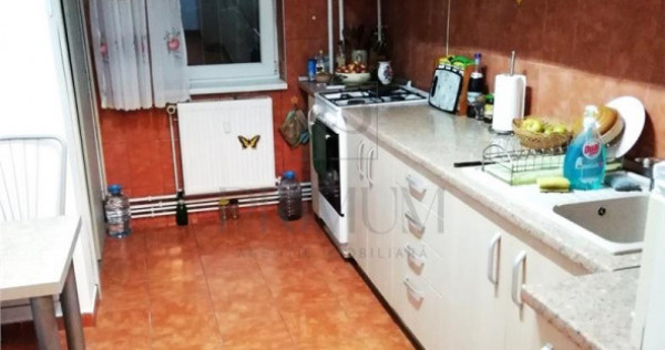 LIPOVEI - PARTER INALT - 3 cam - 2 bai - centrala proprie -