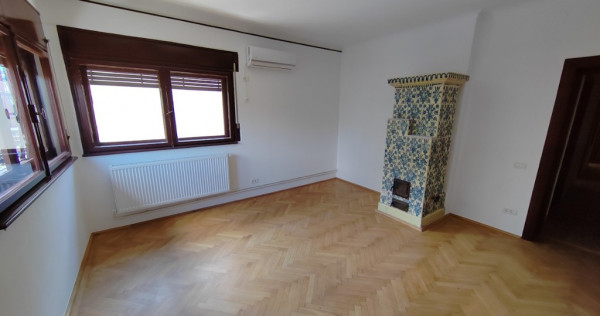 Zona Stefan cel Mare - Metrou apartament 3 camere in vila