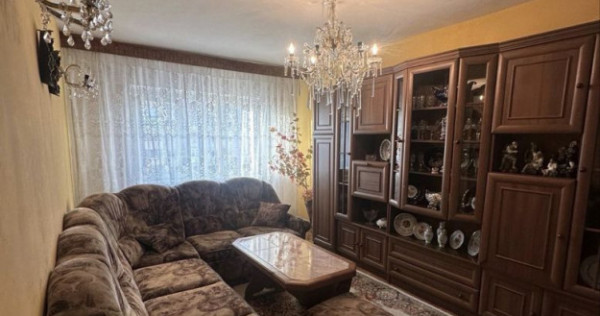Apartament 3 camere zona Vasile Aaron