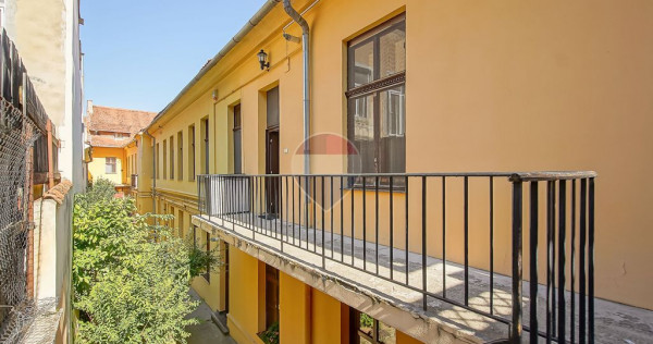 3 camere &icirc;n Centrul Istoric: 90 mp, curte privată și vedere spre Tampa