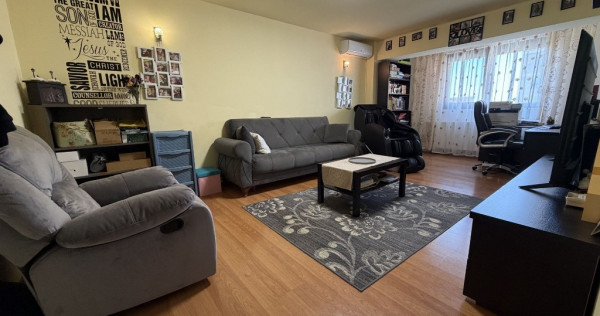 Proprietar v&acirc;nd apartament 4 camere , Micălaca, Orizont, etaj 2