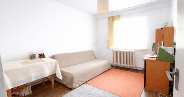 Apartament 3 camere spațios - 70 MP - 2 băi, balcon și po