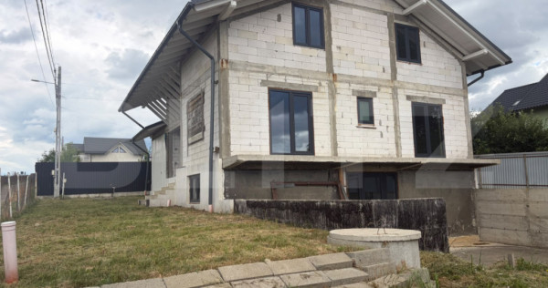 Casa de vanzare, 315 mp, 6 ari teren, 38 m front stradal, zo
