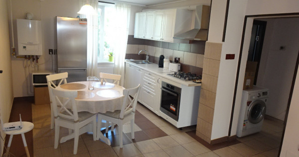 Inchiriez apartament cu 4 camere decomandat Deva, Kogalniceanu, et. 2