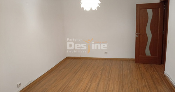 Apartament decomandat 4 camere, cartier 1 mai (centrala term