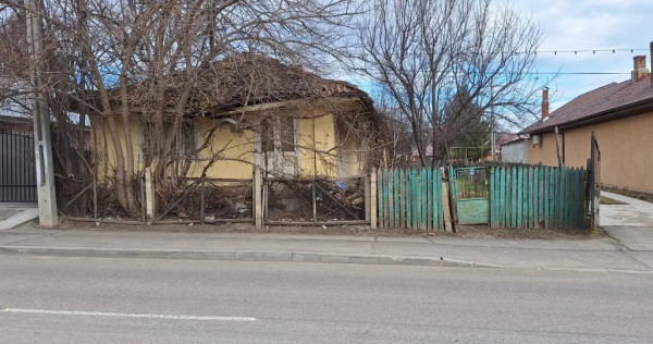 Casă bătr&acirc;nescă de v&acirc;nzare Huși, str. Al. I. Cuza