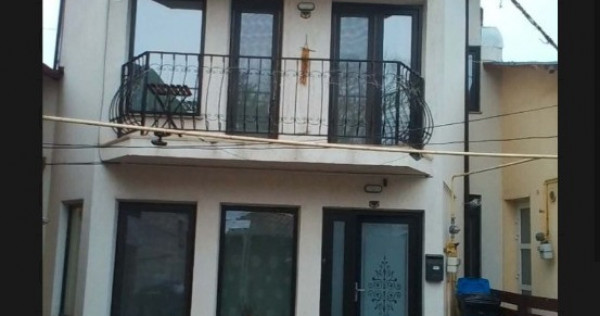 V&acirc;nd casă &icirc;n Fălticeni