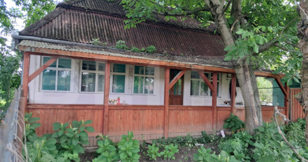 De v&acirc;nzare casă cu teren 2.920 mp &icirc;n Cristești &ndash; str.