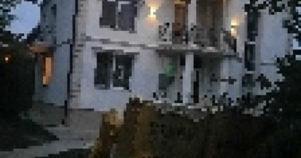 Apartament 3 camere &icirc;n vilă 90mp Bucium