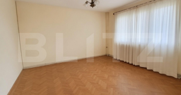 Apartament 4 camere, 80 mp, decomandat, zonă centrală - De
