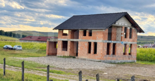 Casă individuală , 180 mp utili, teren de 1.500 mp, la 16