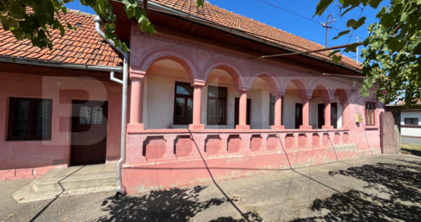 Casa de vanzare, 5 camere, 146 mp, zona TURCINESTI