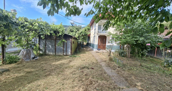 Casă cu teren foarte generos, la 5 minute de centrul orașu