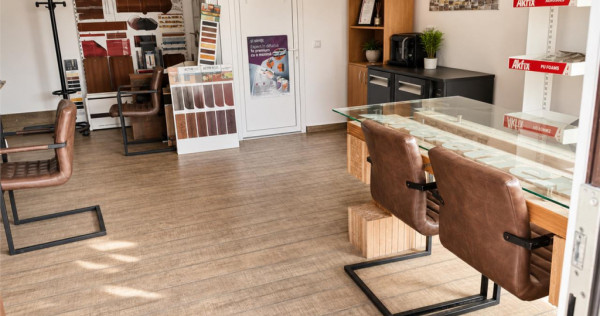 Spatiu vitrinat: Showroom panouri publicitare pergola