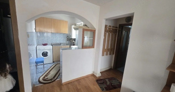Apartament cu 3 camere in roman langa politie