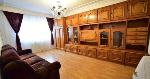 Apartament 3 camere decomandate zona Vasile Aaron